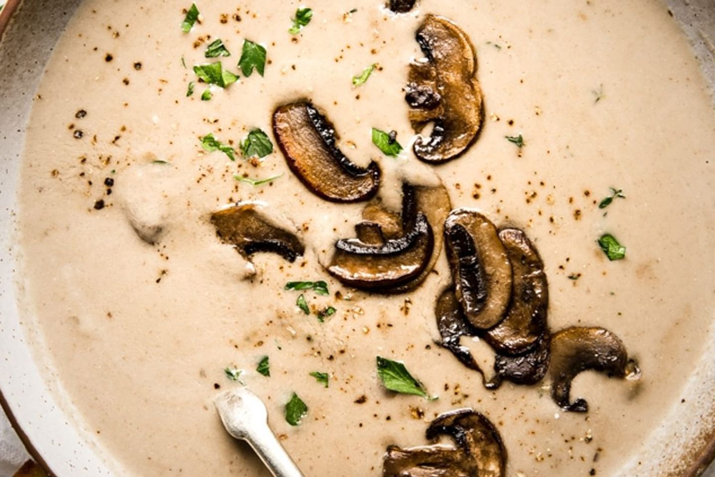 شوربة الفطر بالكريمة