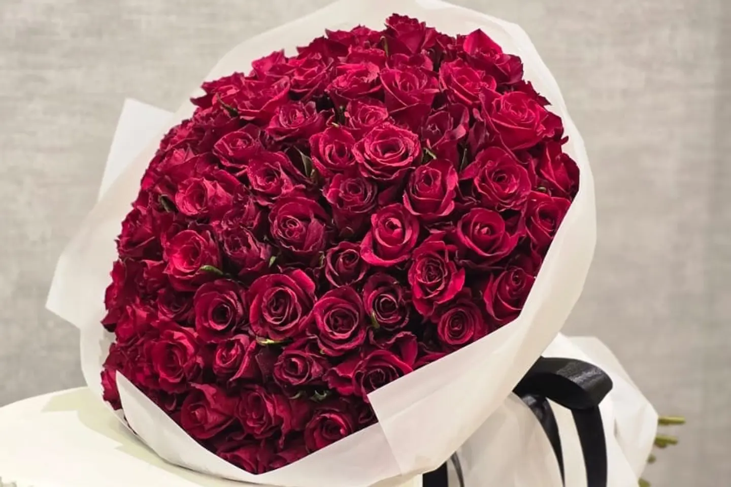 بوكيه ورد احمر انيق ١٠٠ وردة