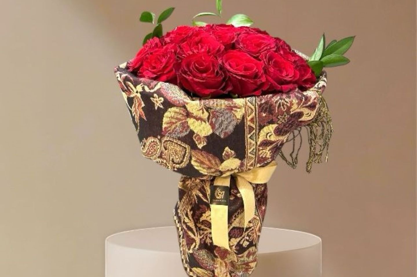 Valentine's Day   Kashmiri Shawl With Red Roses