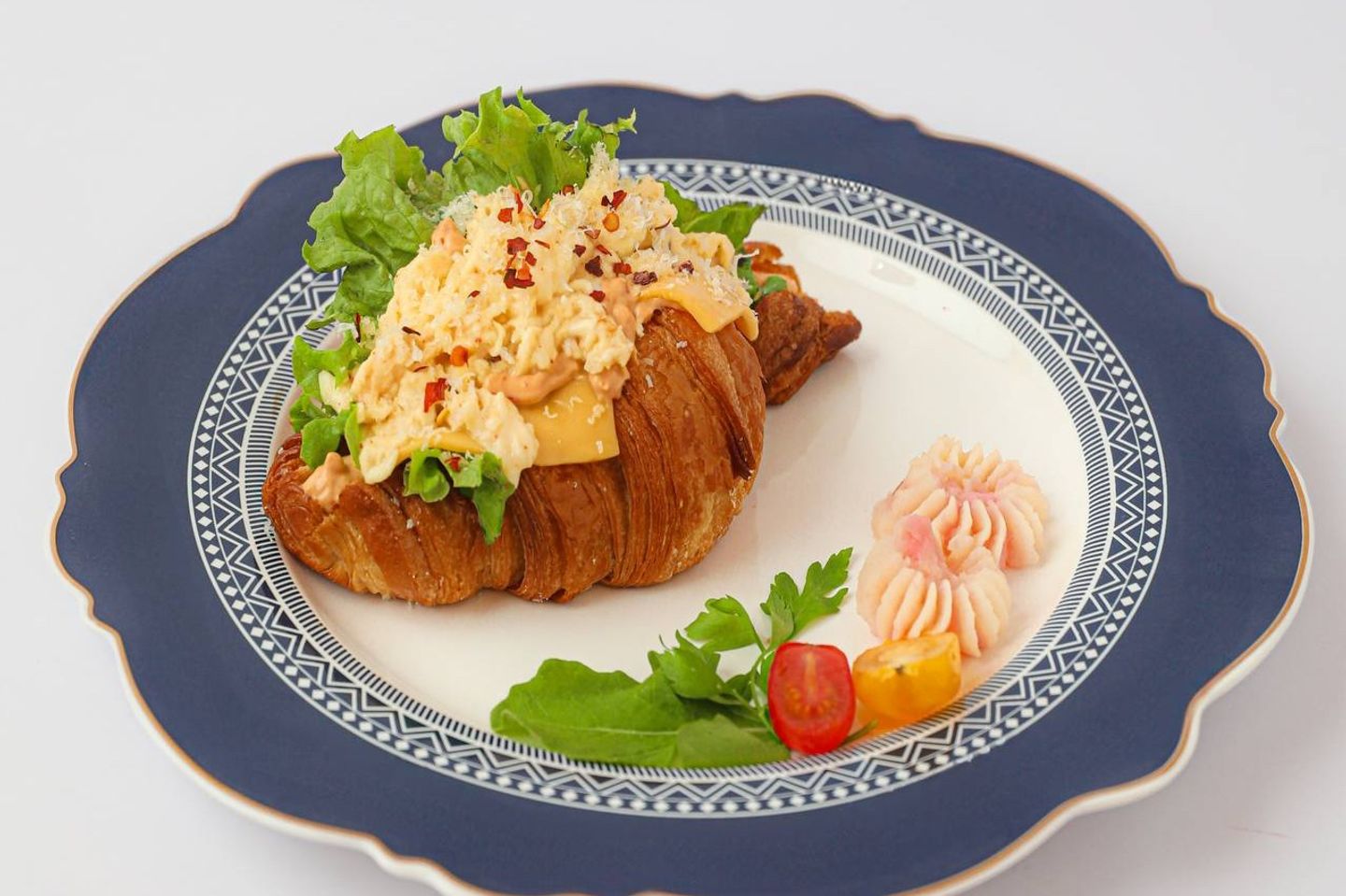 Spicy Scrambled Eggs Sandwich