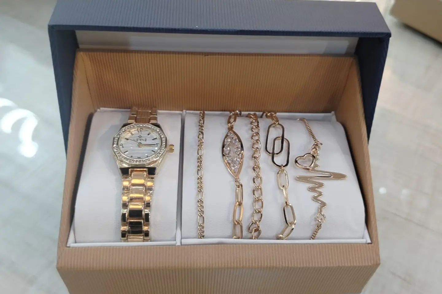 مجموعة ساعات نسائية