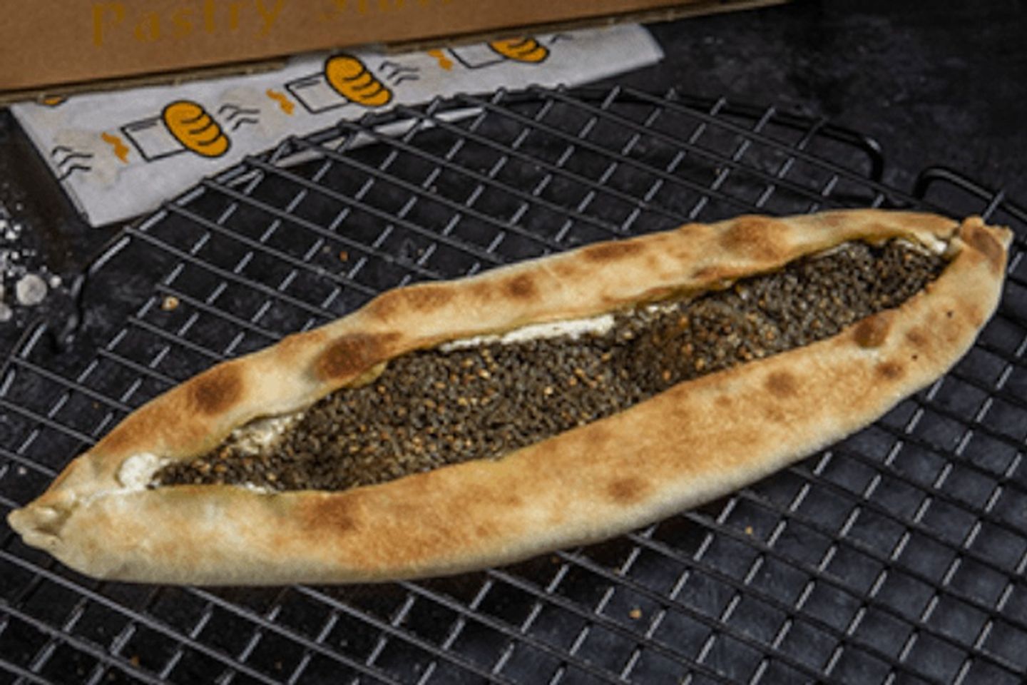 فطيرة لبنة زعتر كبير