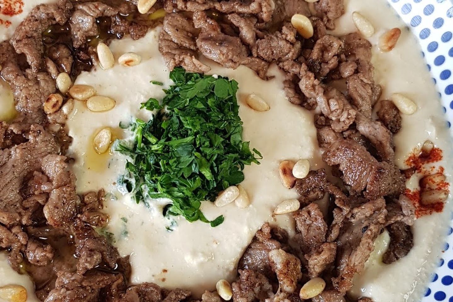 حمص مع شاورما لحم