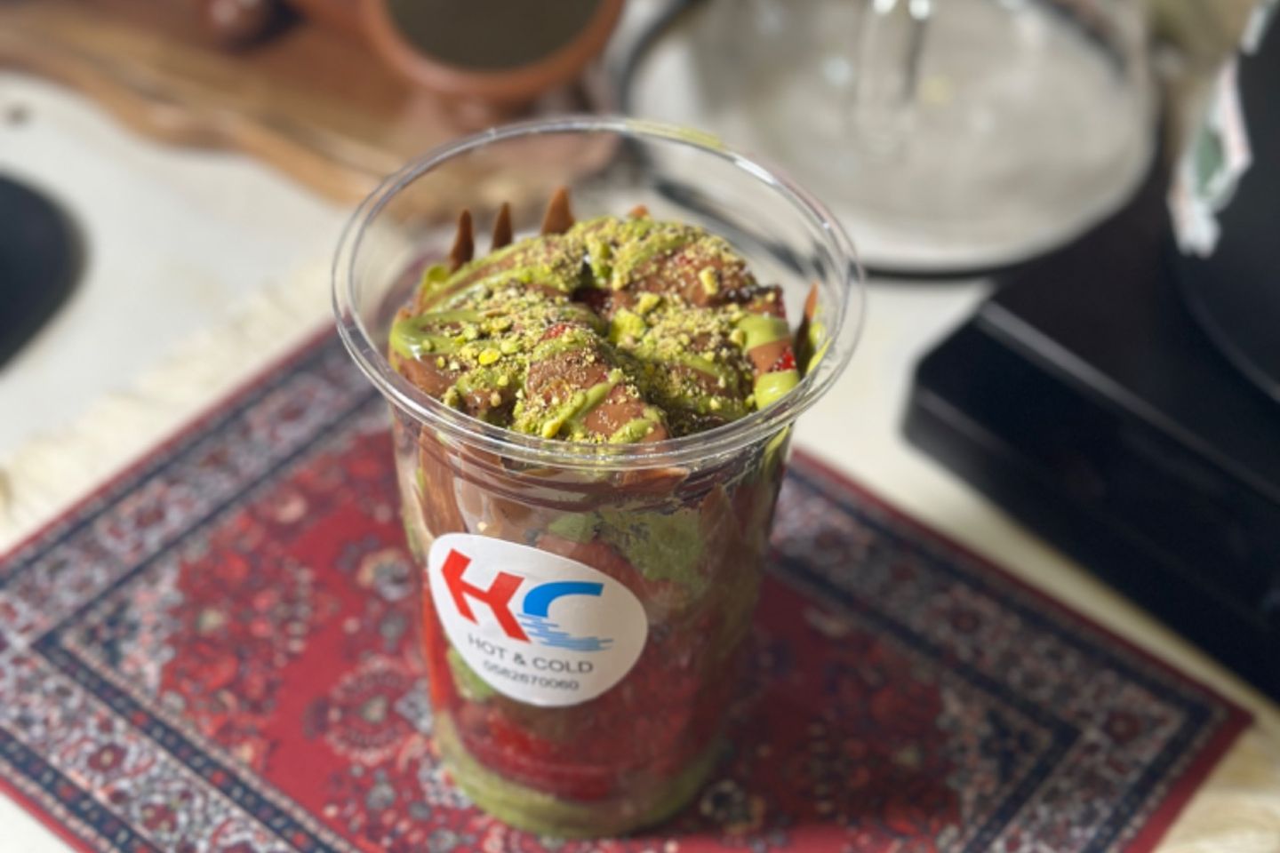 كاسة الفراولة بالشكولاته دبي