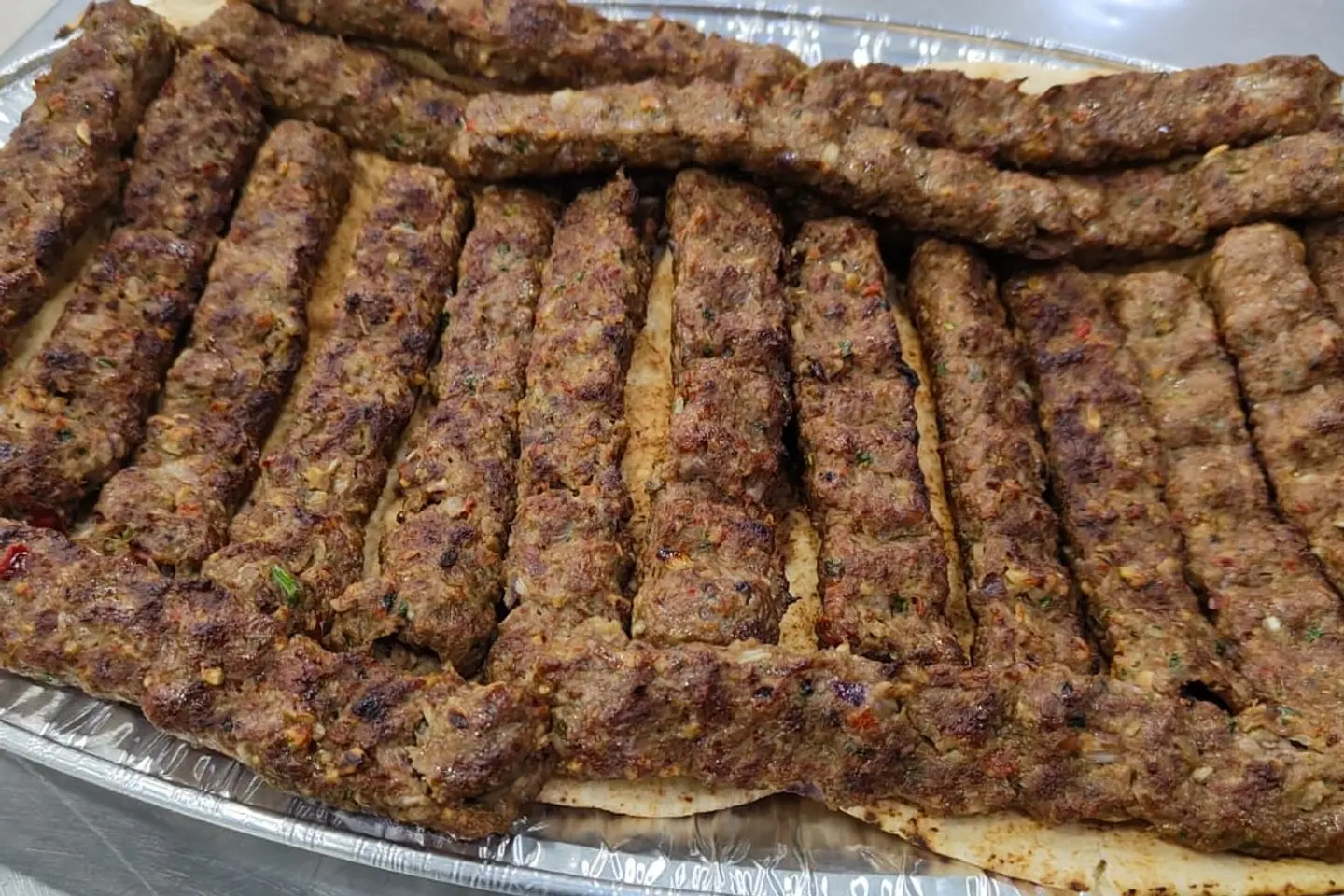 ستة عشر سيخ كباب لحم