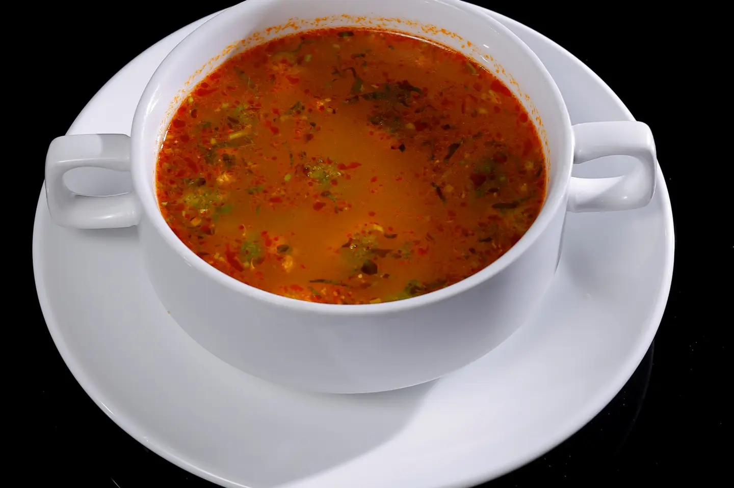 شوربة الدجاج الحارة والحامضة