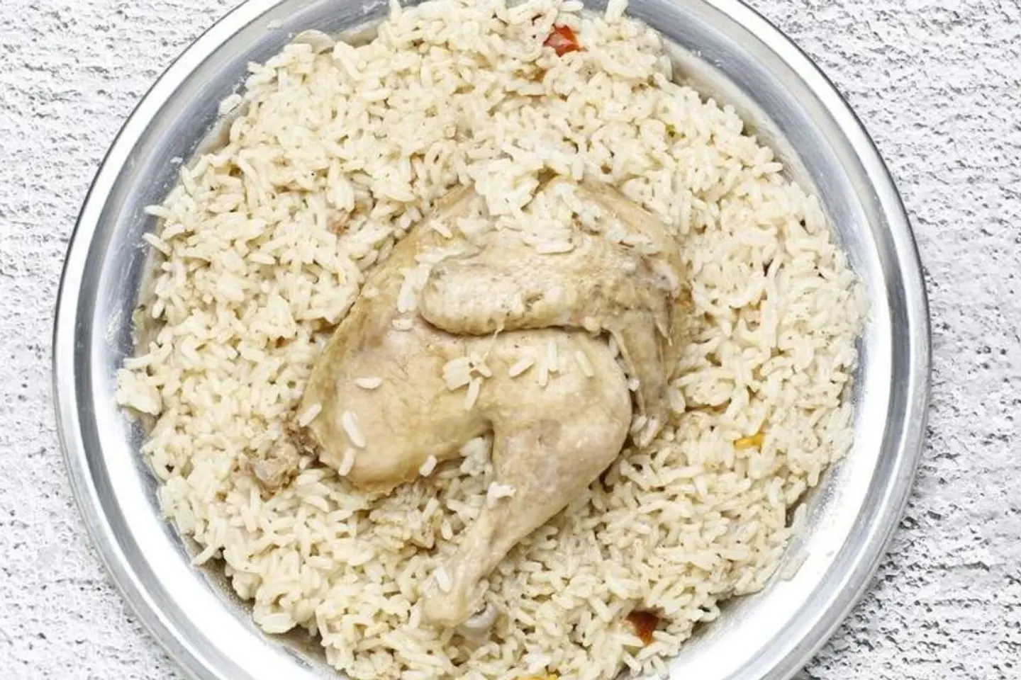 حبة كاملة دجاج مضغوط مع رز أبيض