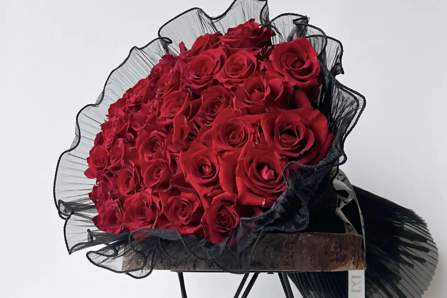 Love Bouquet Black Fabric Wrapping