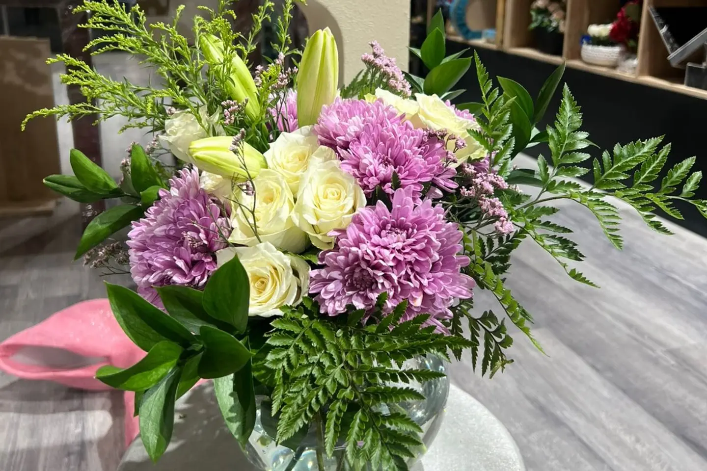 فازة الكريز الموف والجوري الابيض