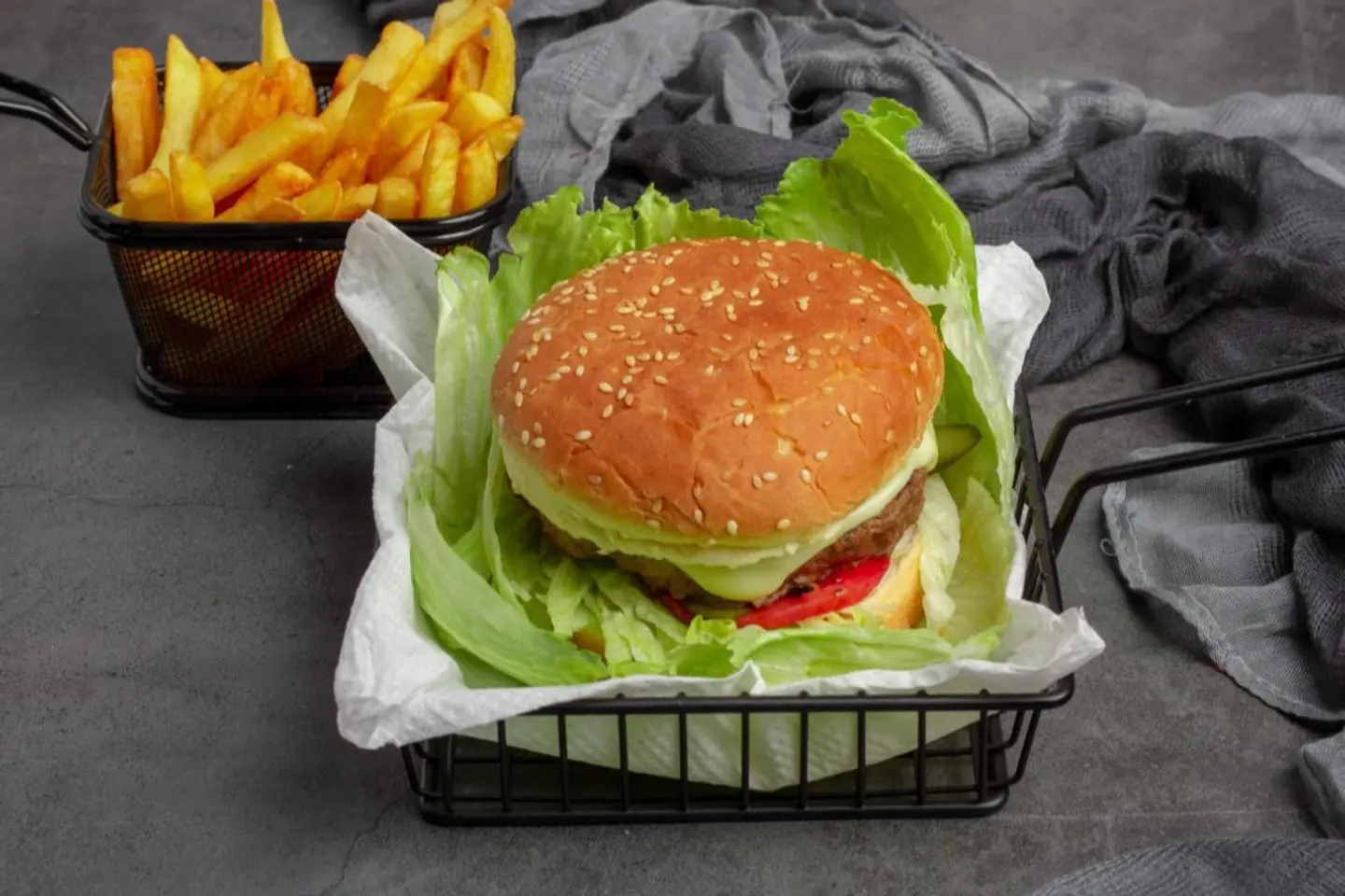 برجر اللحم مع البطاطس