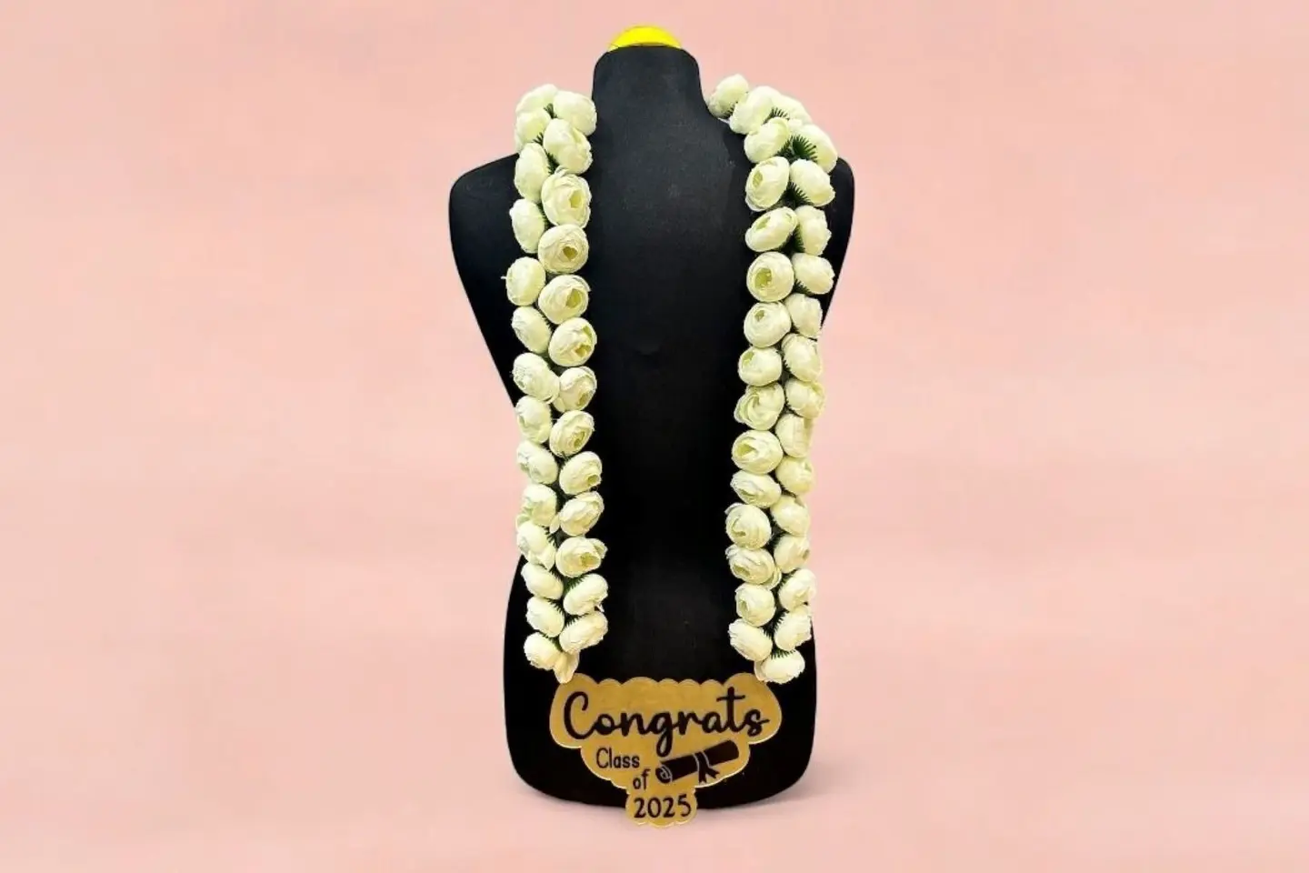 عقد تخرج بالورد الصناعي الفاخر بيونيا