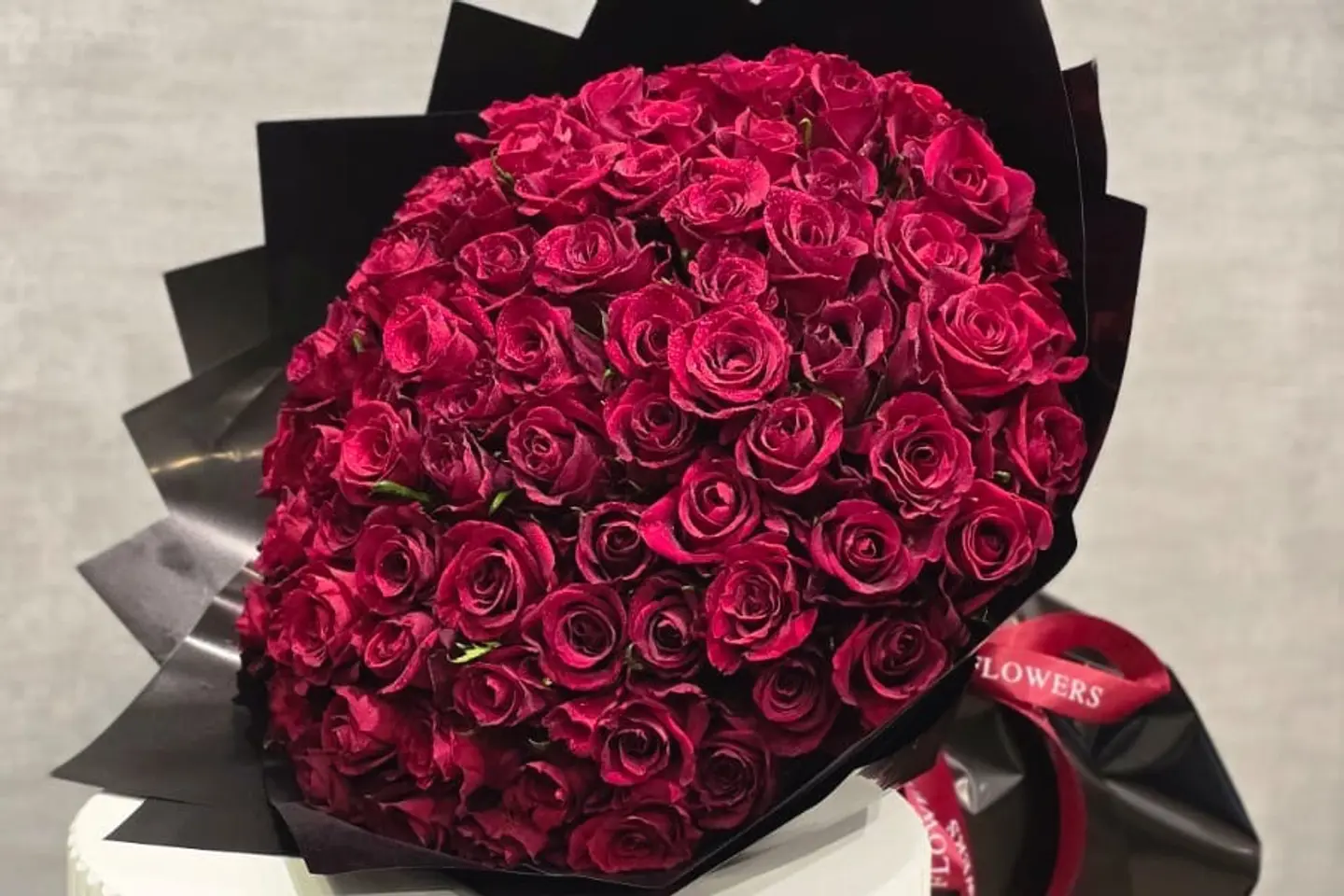 بوكيه احمر انيق الثاني ١٠٠ وردة