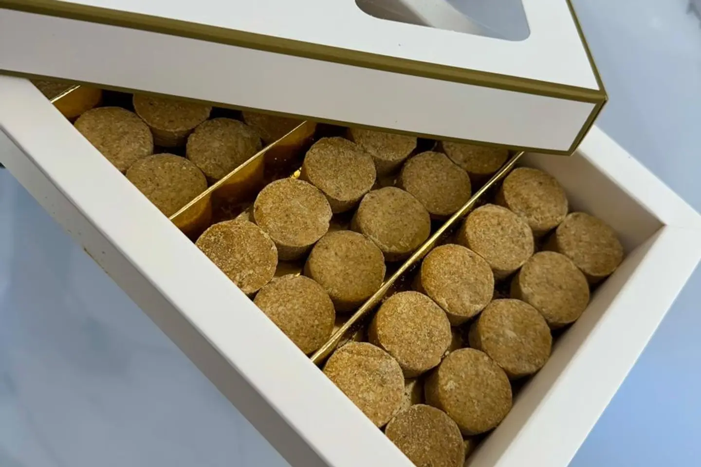 Pistachio Ghariba Box