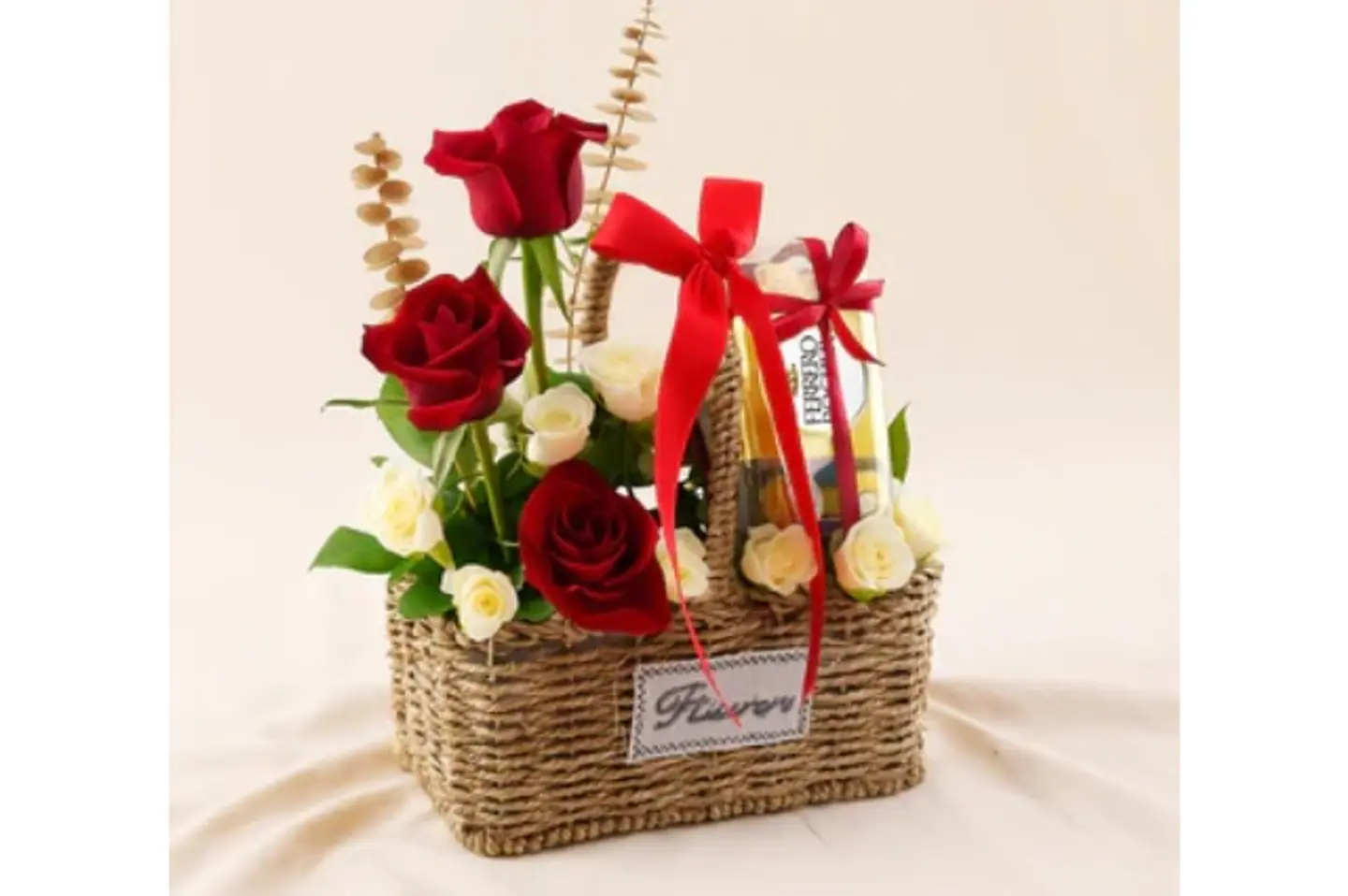 Gift Basket: Roses And Chocolates