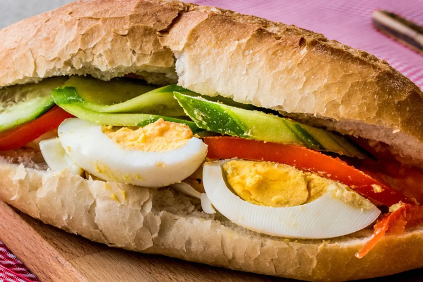 ساندوتش بيض مسلوق