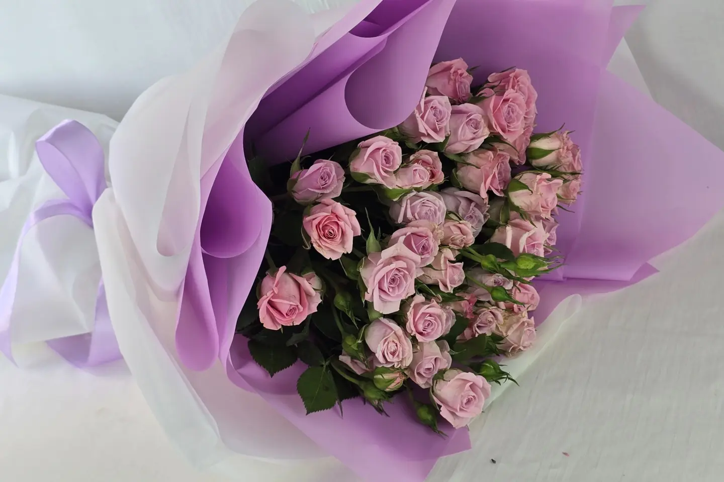 باقه بيبي روز بينك مع تغليف ابيض ووردي