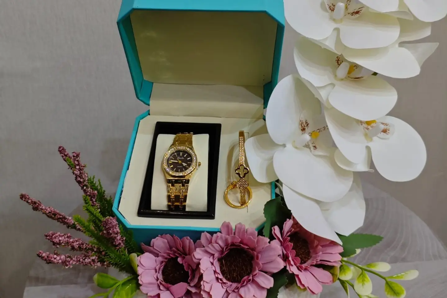 طقم ساعة وسوار