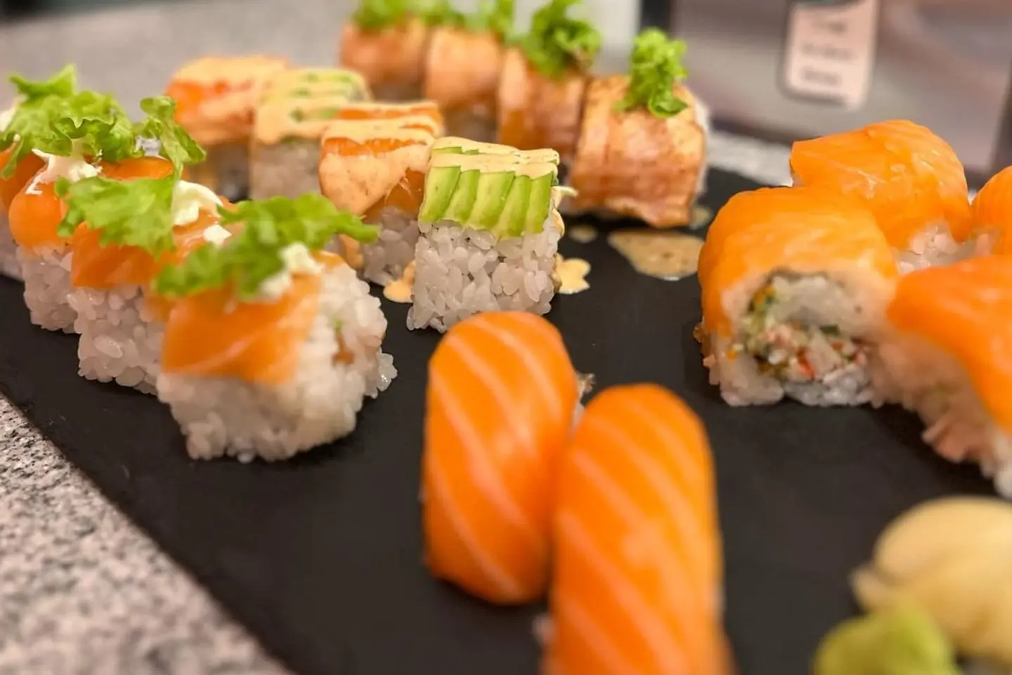 Kanazawa Set 16 Pcs With 2 Nigiri Salmon Salmon Lover
