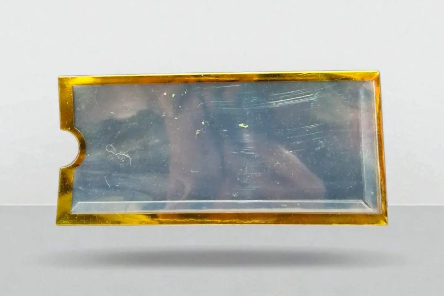 اكريلك فلوس شفاف باطار ذهبي