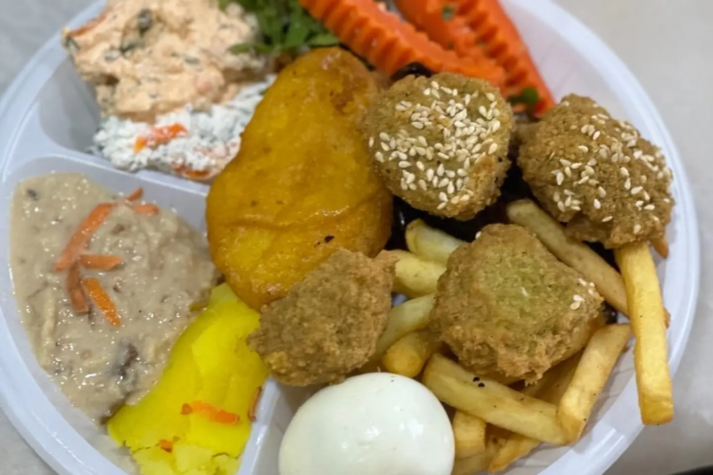 طبق مشكل وسط