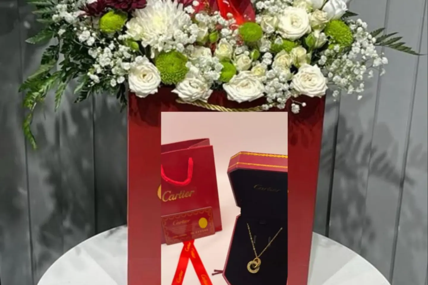 سلسلة كارتير بتنسيق الأزهار ص