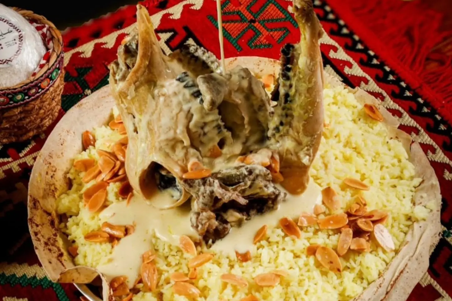 راس مع لبن منسف