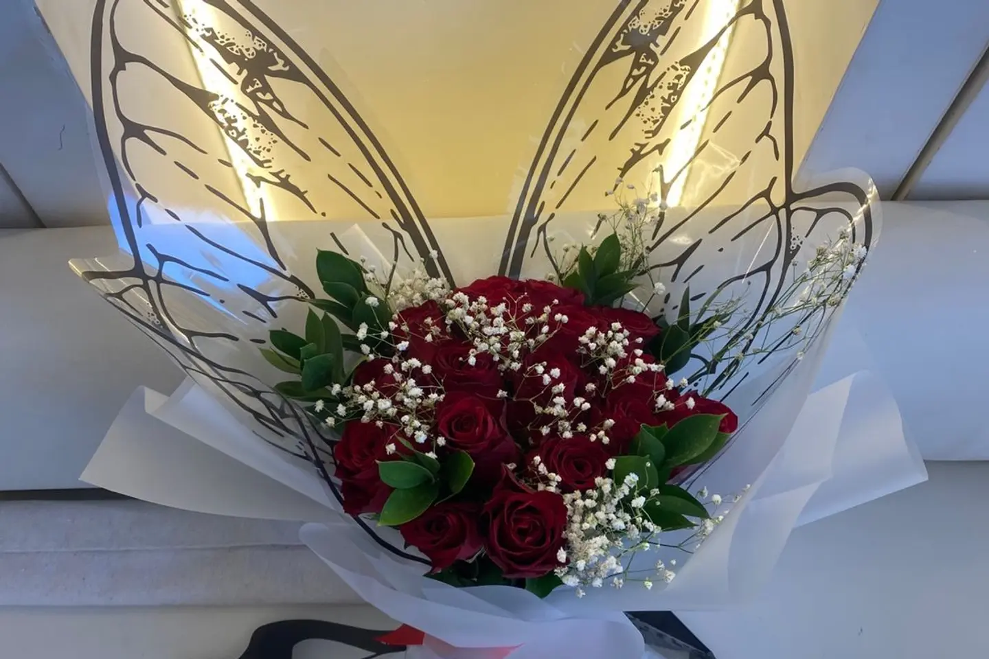 باقة الفراشة ورد احمر ٢٠٠