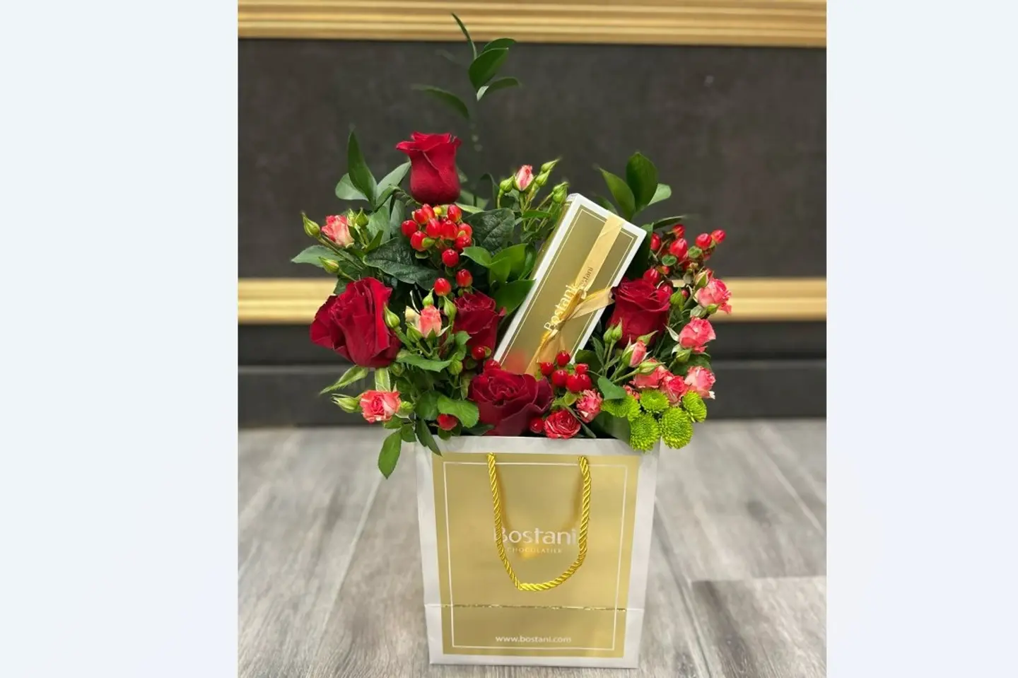 Natural Rose Arrangement Chocolate 1