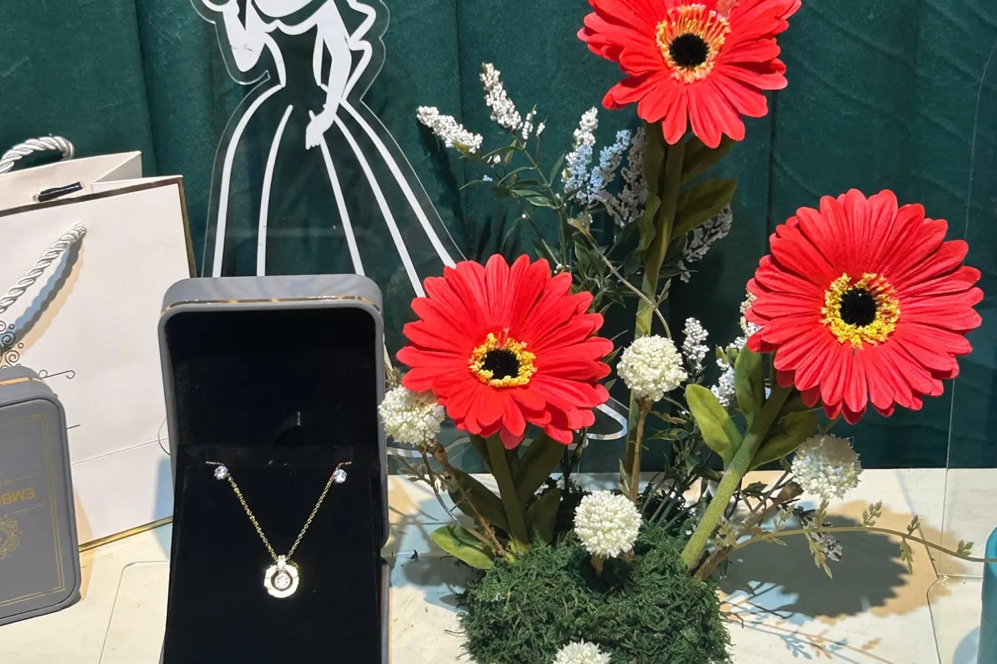 Party Stand With Chain