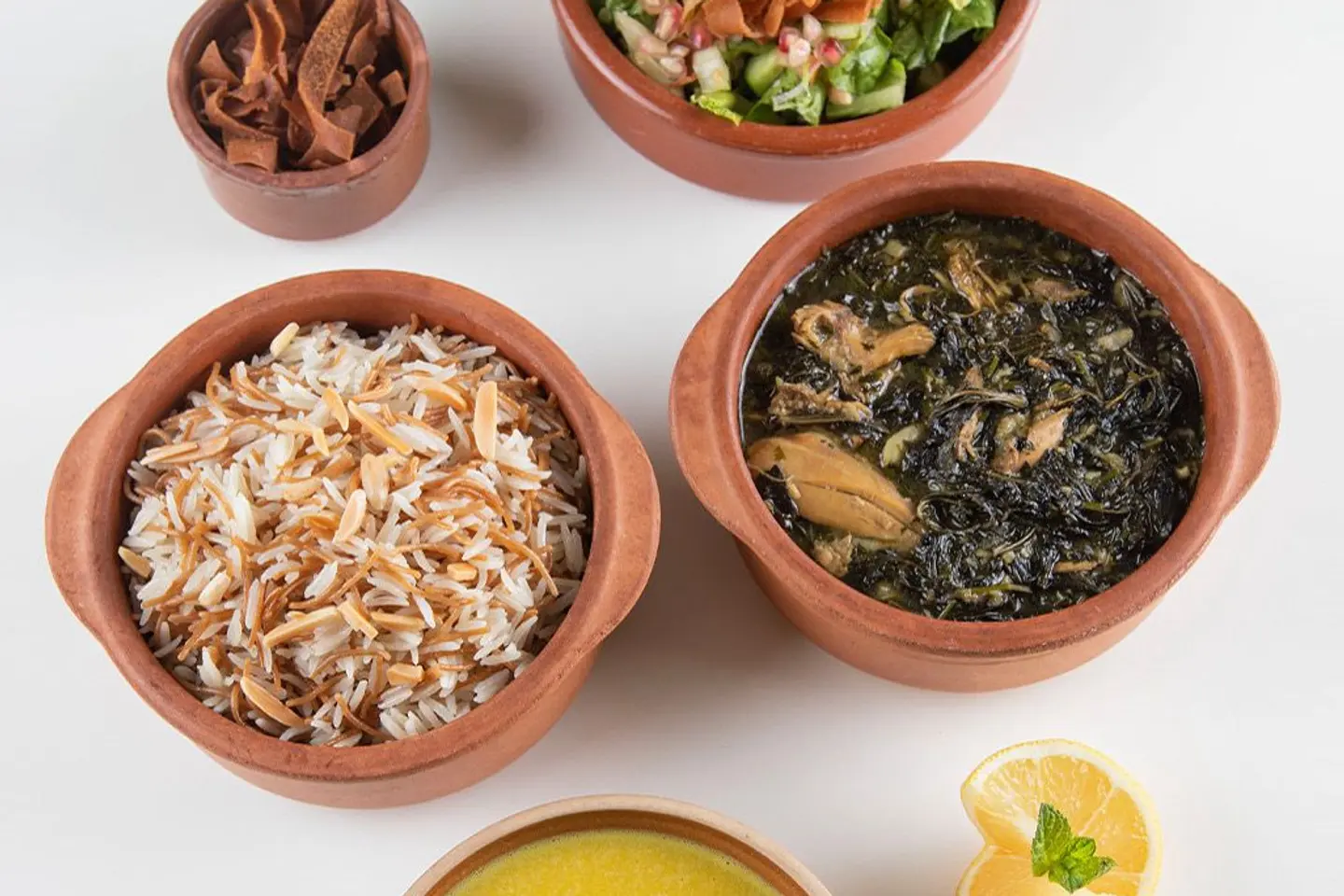 ملوخية مع رز شعيرية