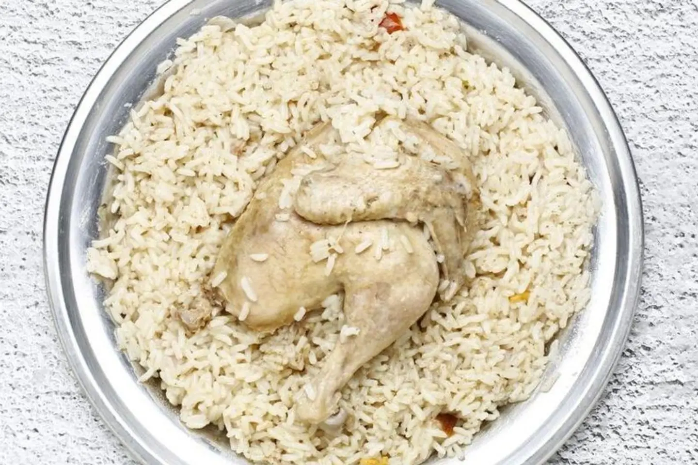نصف دجاج مضغوط مع رز أبيض