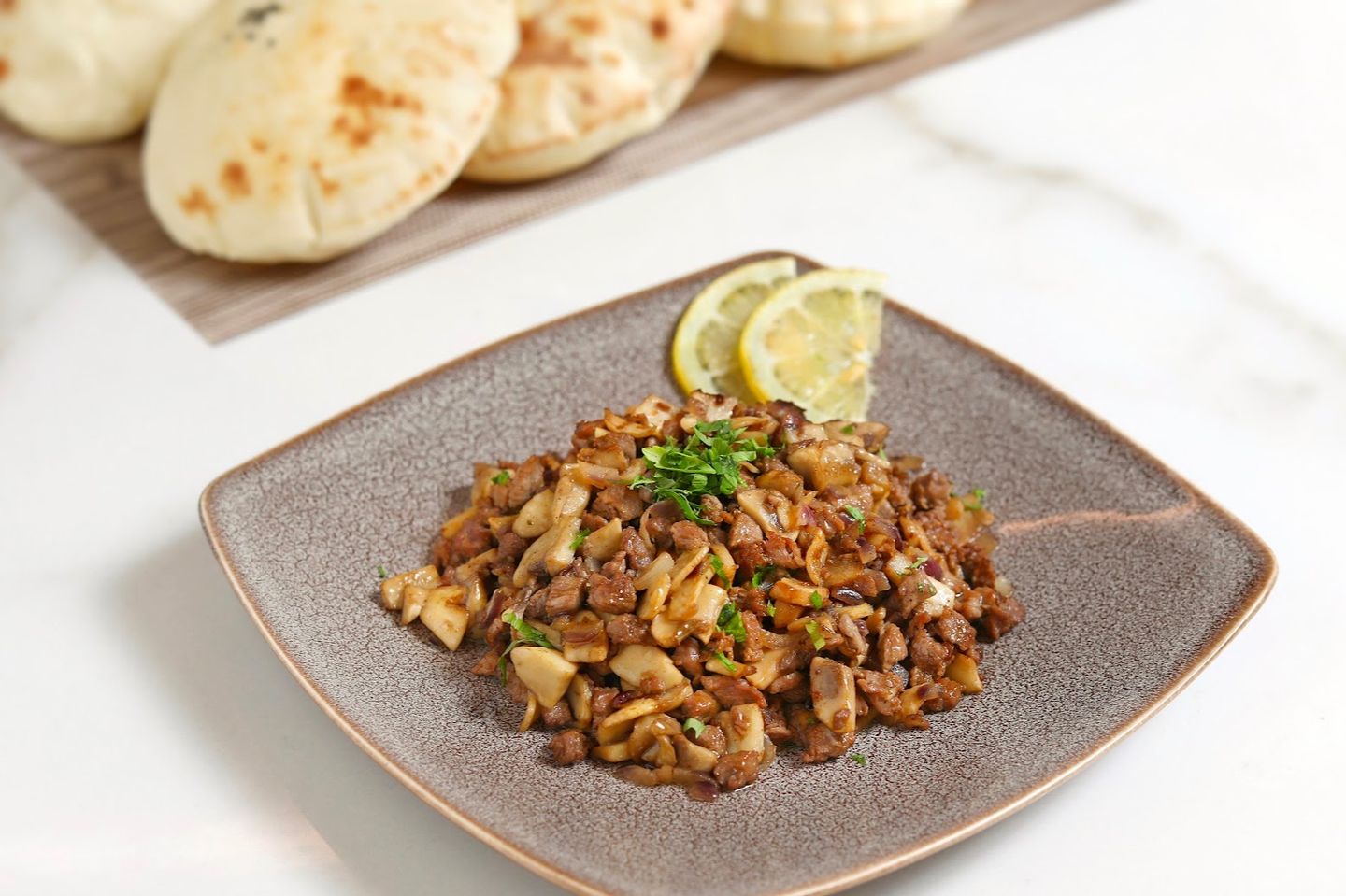 لحم بالفطر