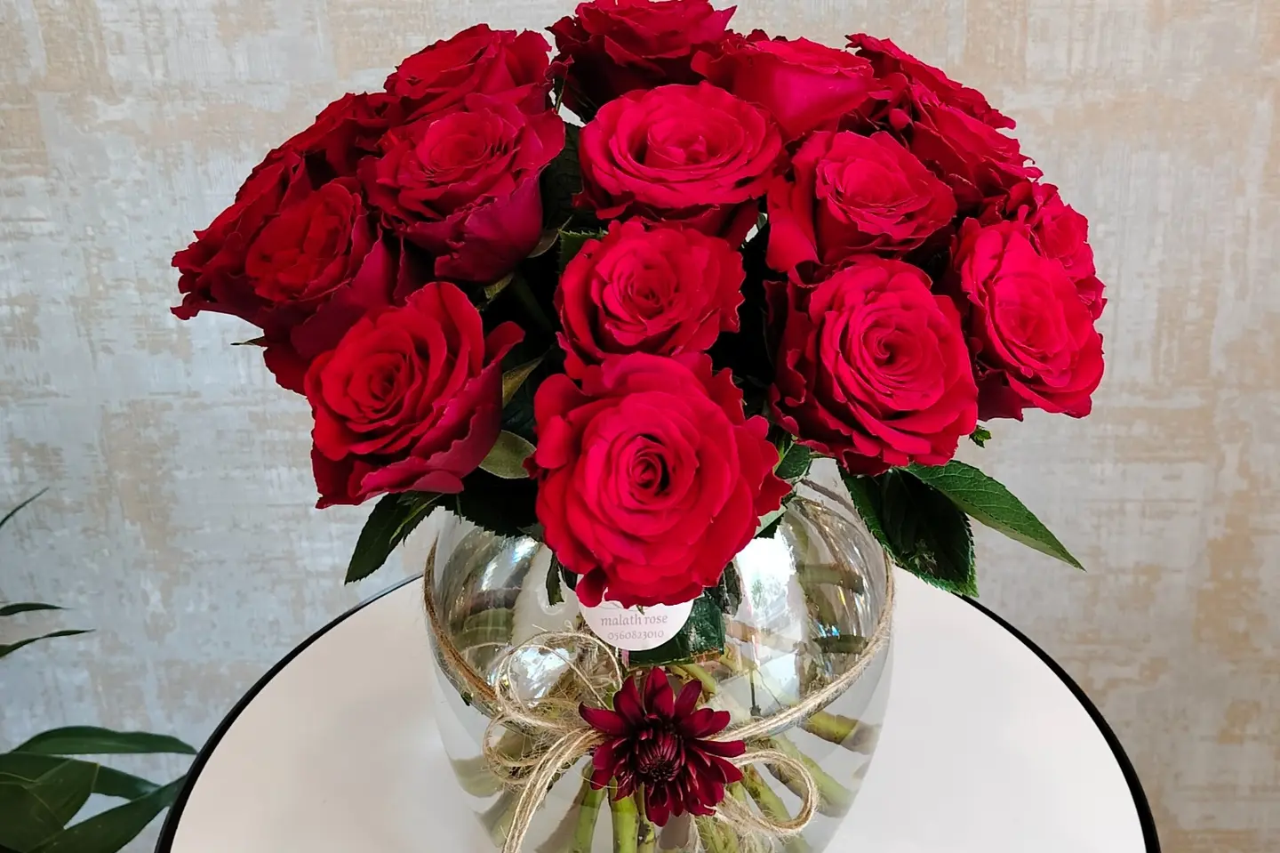 فازة بيضاوي جوري أحمر