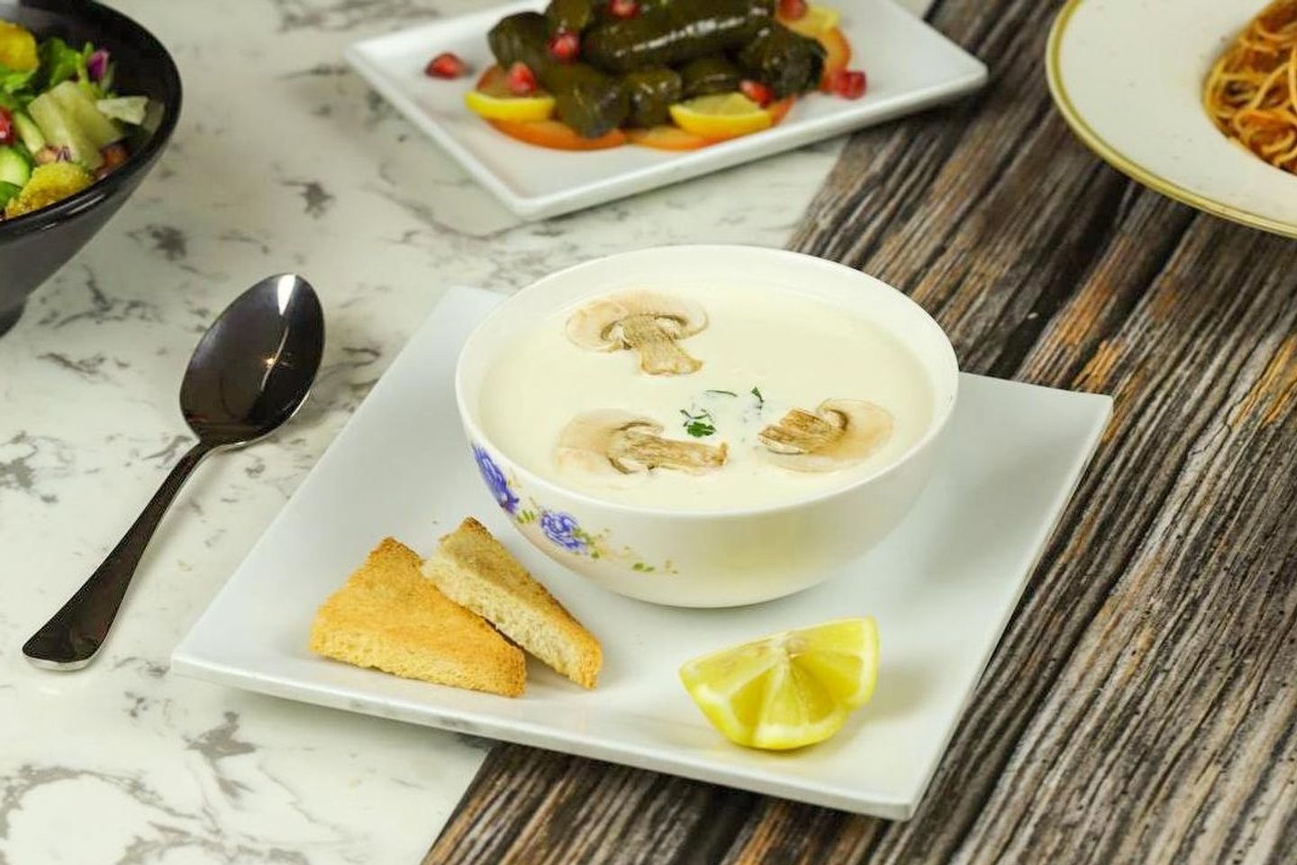 شوربة دجاج بالفطر