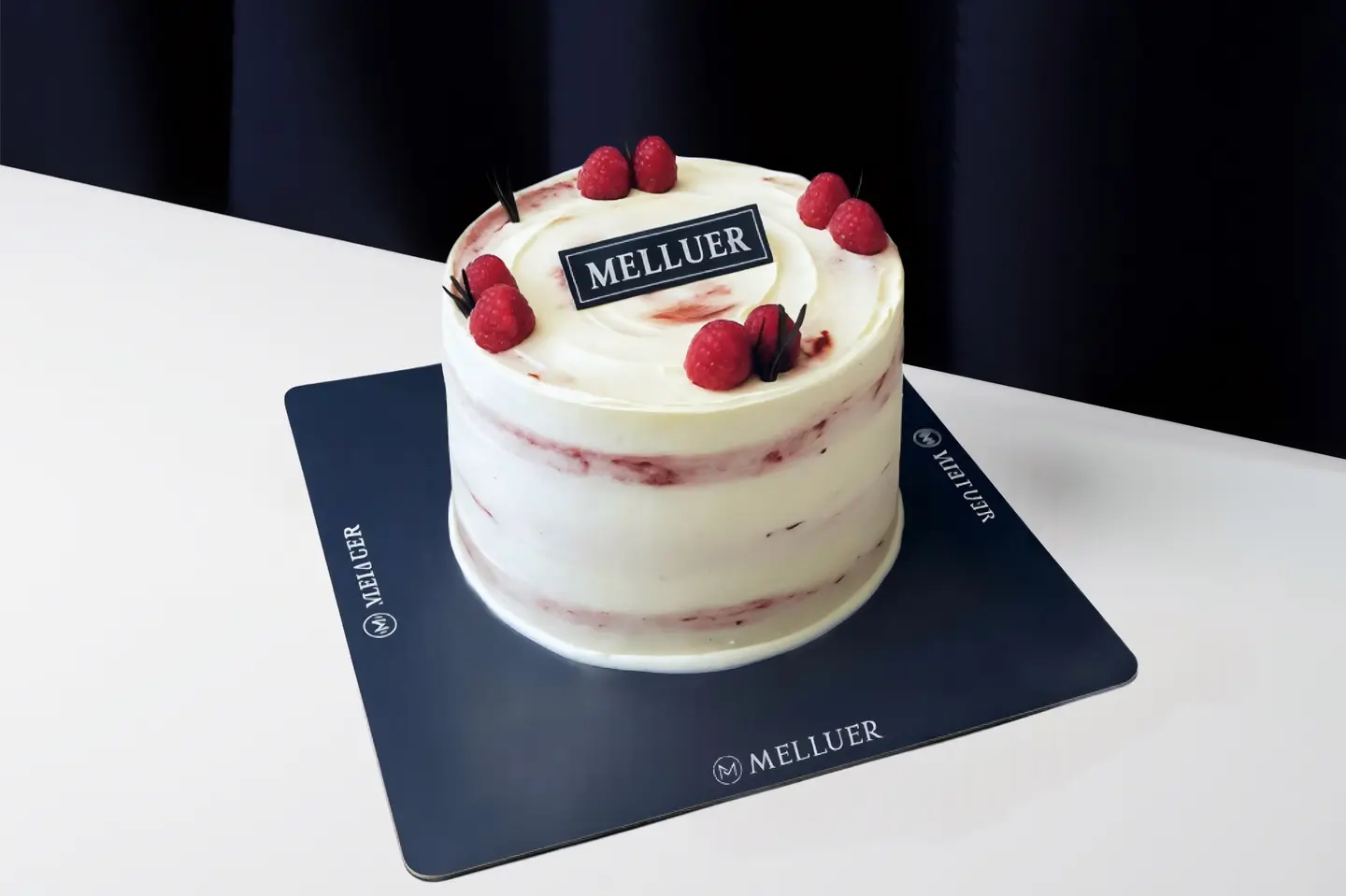 فانيلا بالكرز وقطع الفراوله ٦ انش -جديد-