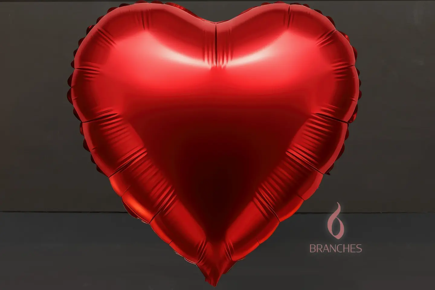 ٢٠٨ بالون قلب أحمر قصدير