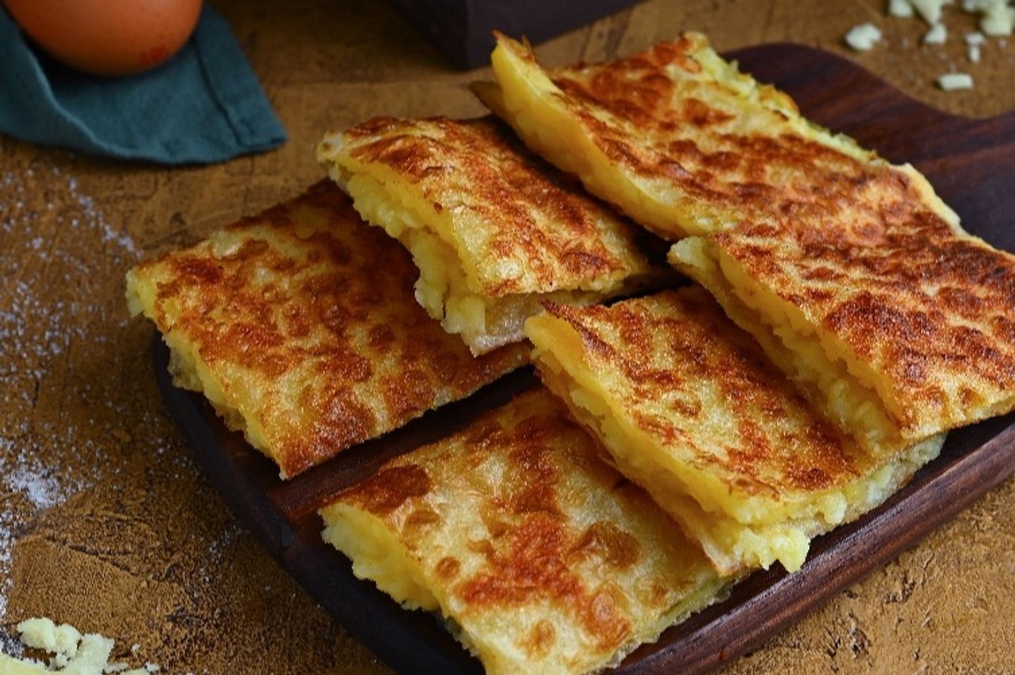 Sweet Mutabbak With Cream And Cheese