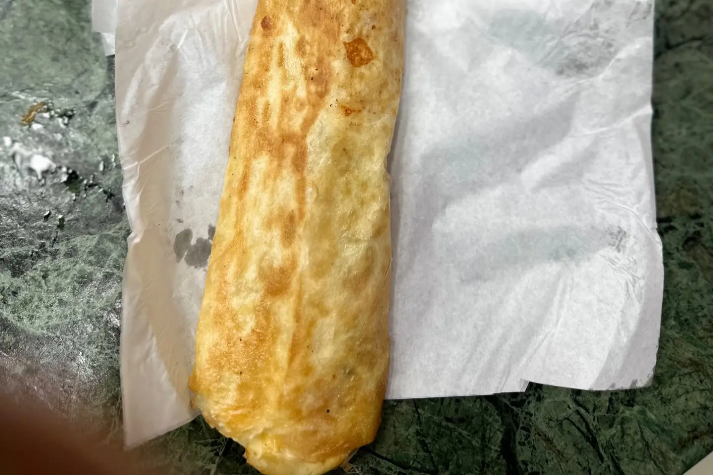 رول جبنه بيضاء
