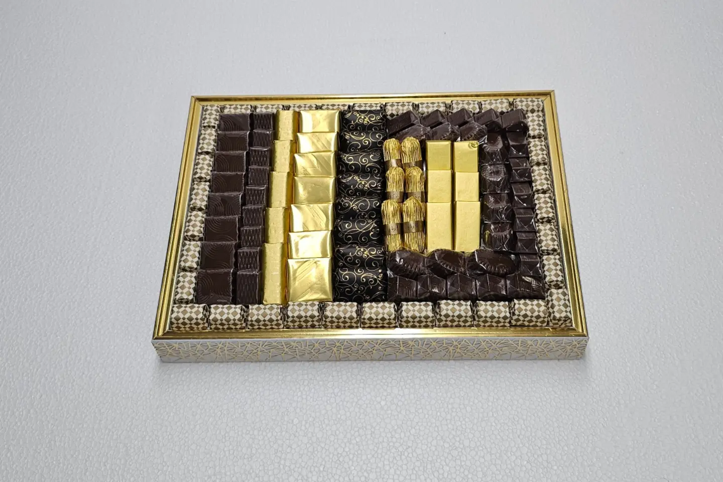 Retangular White And Gold Chocolate Tray