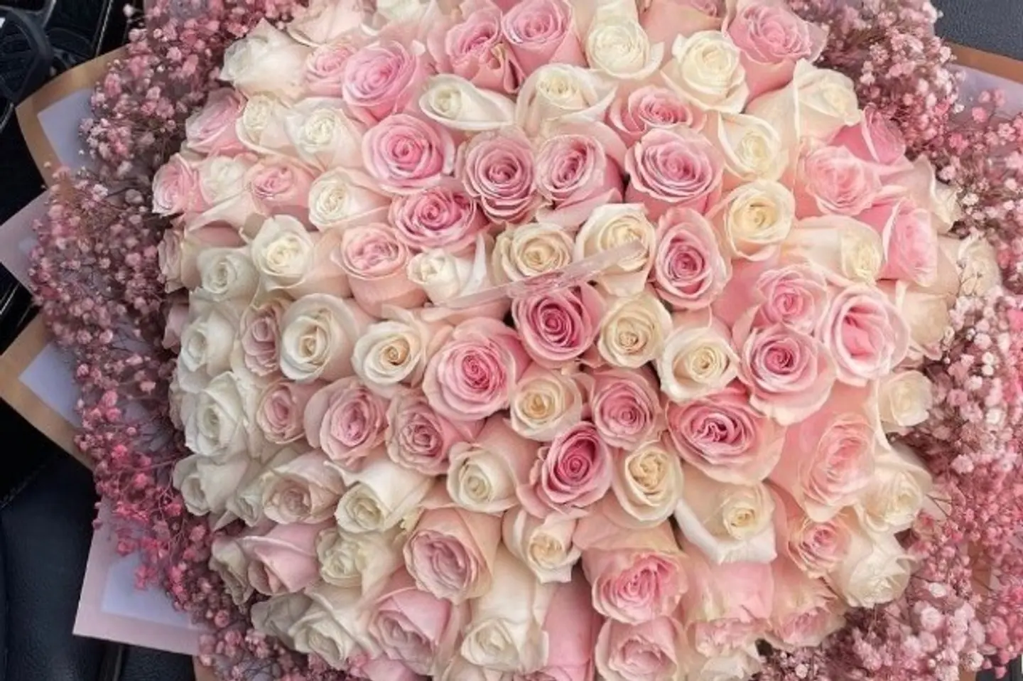 باستيل الوردي والأبيض ٦٠