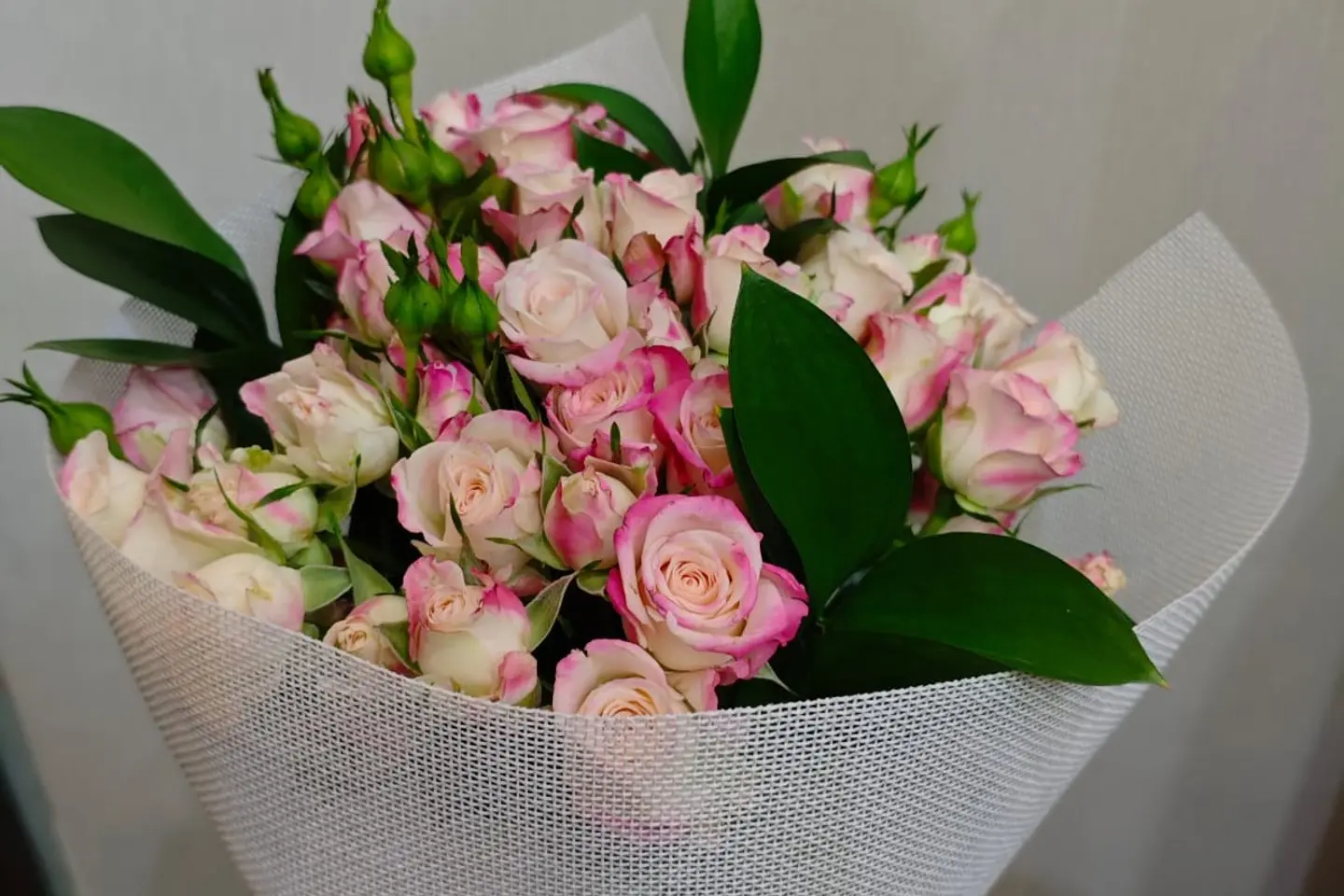 باقة ورد بسيطة من ورد البيبي