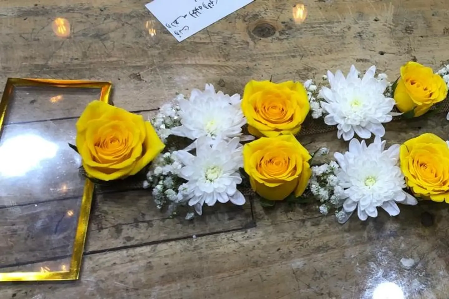 العقد الاصفر المميز