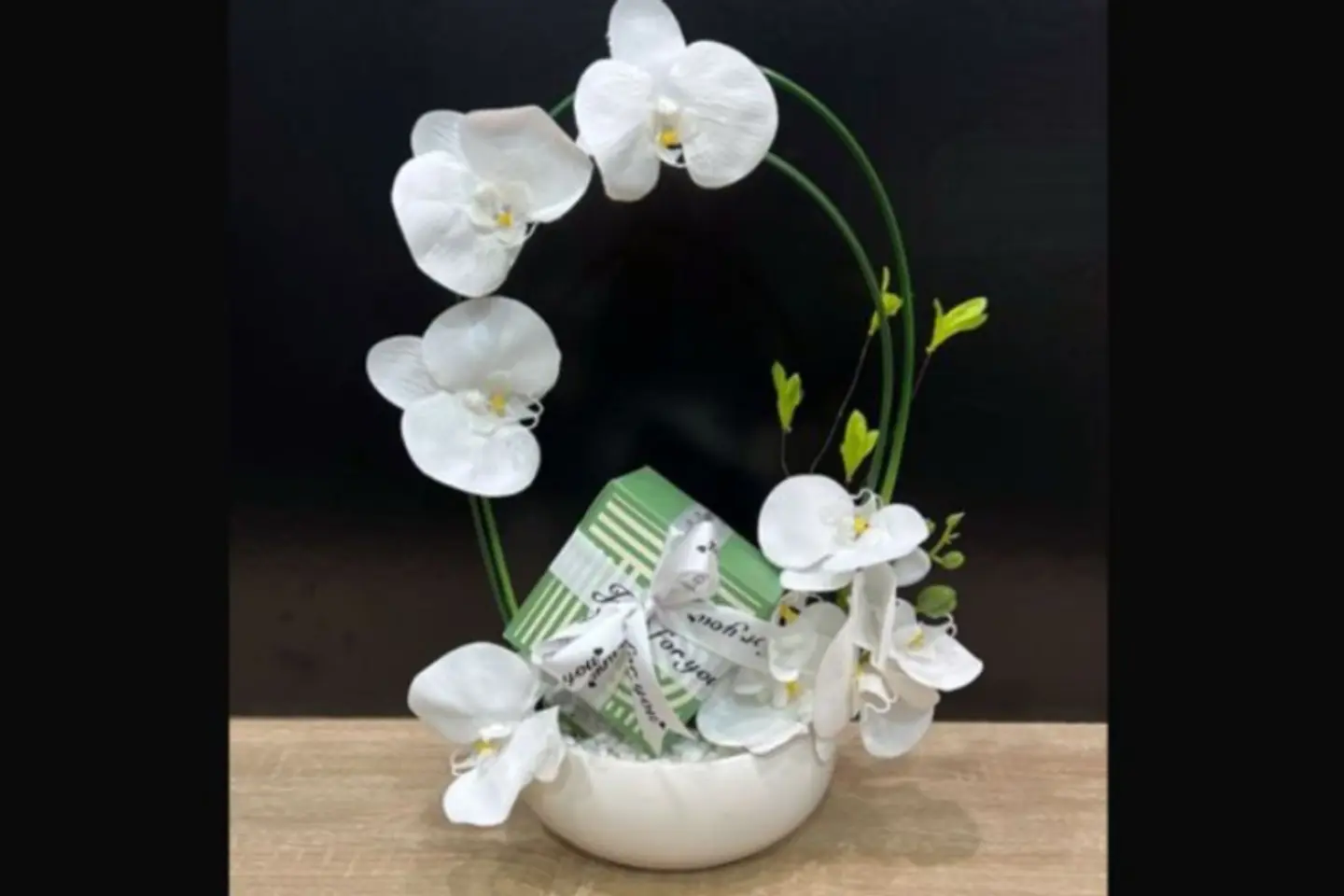 Quarter Patchi With White Ceramic Vase