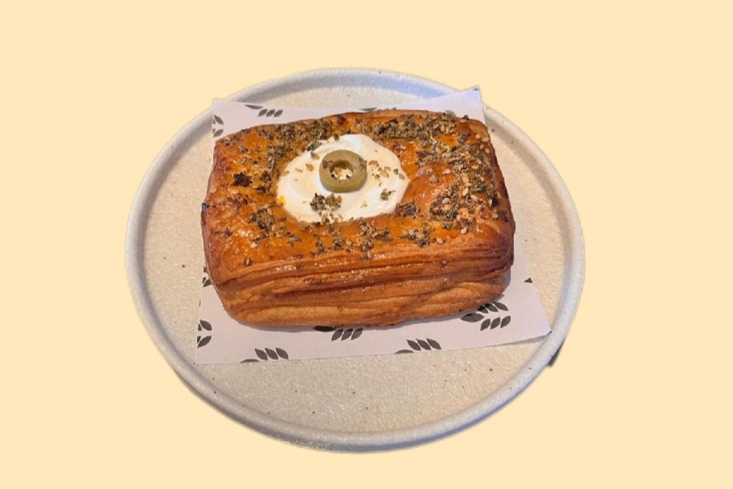 دانيش لبنة و زعتر