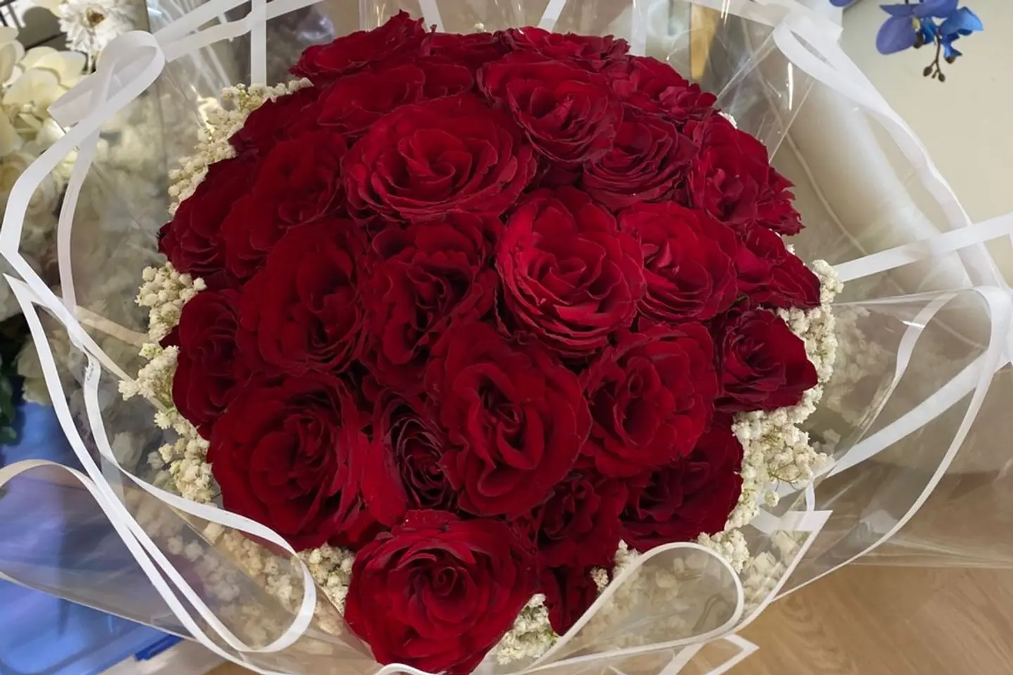 باقة جوري احمر غلاف شفاف