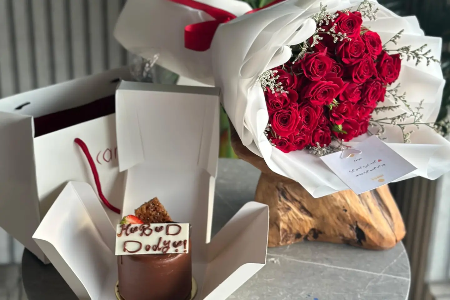 كيك كانديرا مع الورد