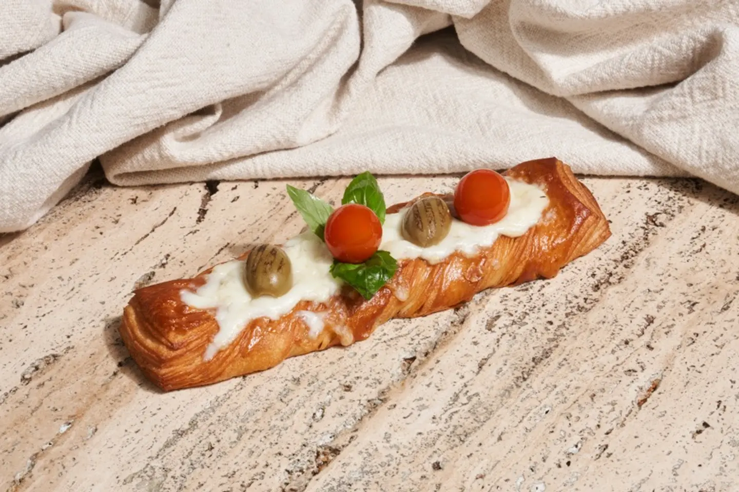 Mozzarella Croissant