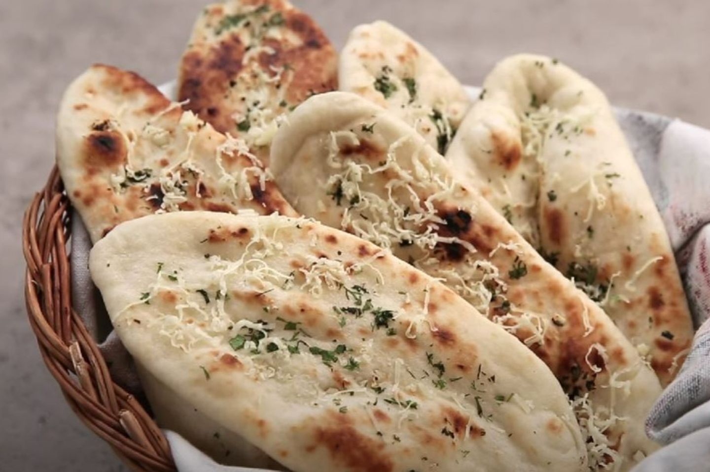 نان محشي بالجبن