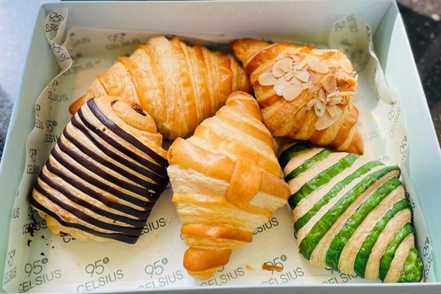 علبة كرواسون
