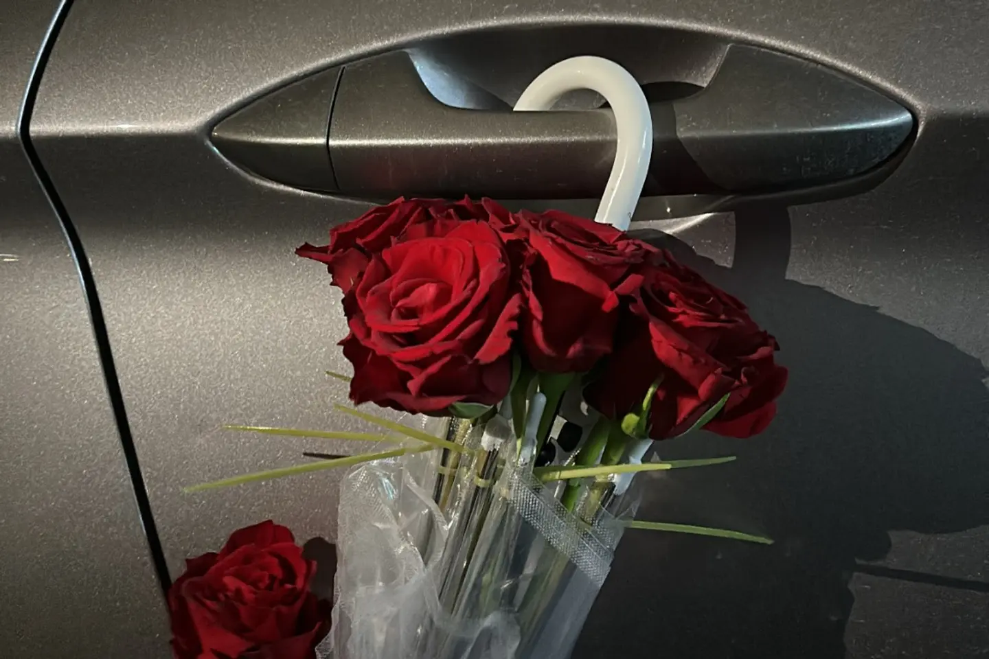 مضلة مُزينه بالورد